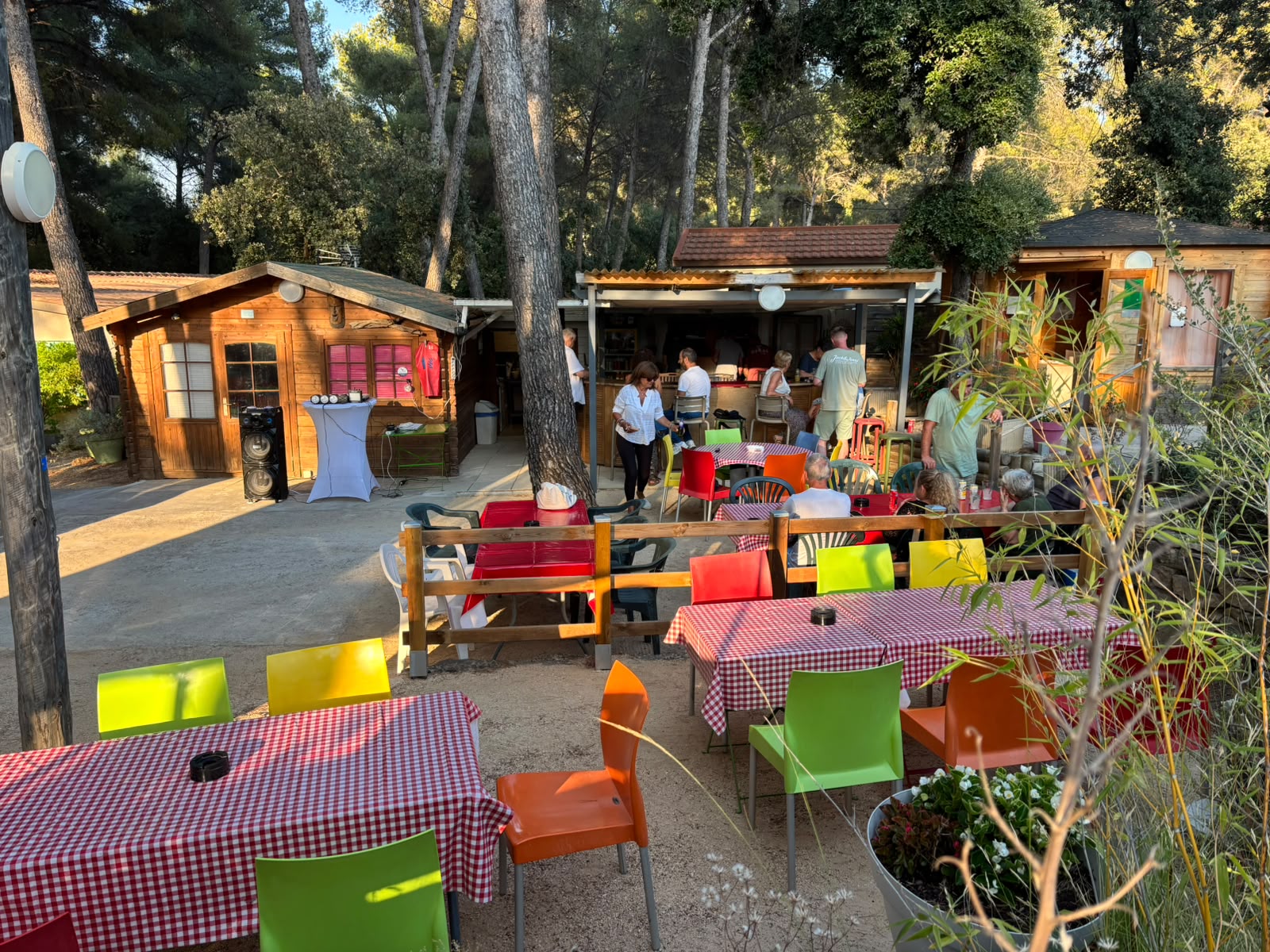 Bar et terrasse conviviale Camping de Castillon